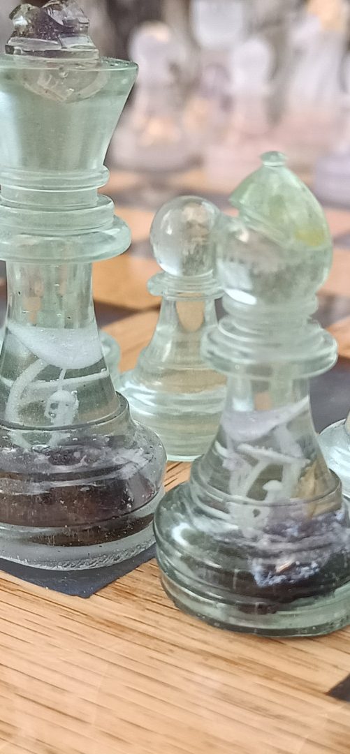 Niymaea echiquier chess bois jeu poetique enchanter pions