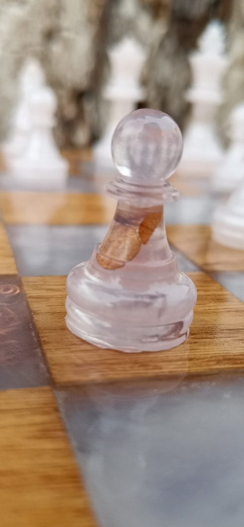 Niymaea echiquier chess bois jeu poetique onirique pions