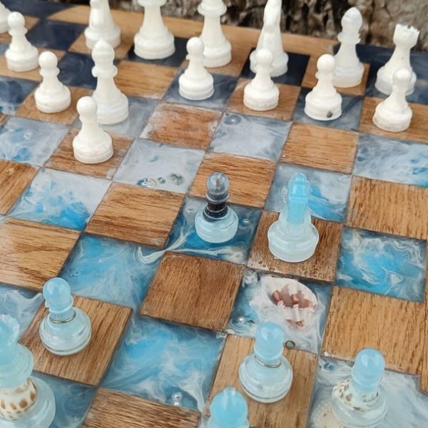 Niymaea chess bois resine jeu poetique plage