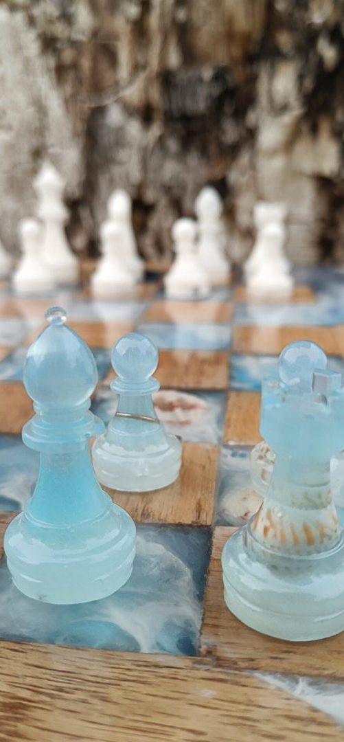 Niymaea chessboard bois pions resine mer