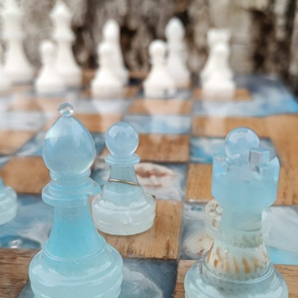 Niymaea chessboard bois pions resine mer