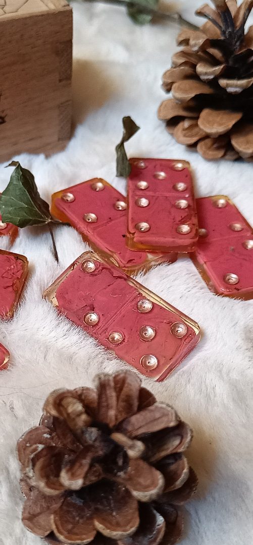 Niymaea domino resine fait a la main