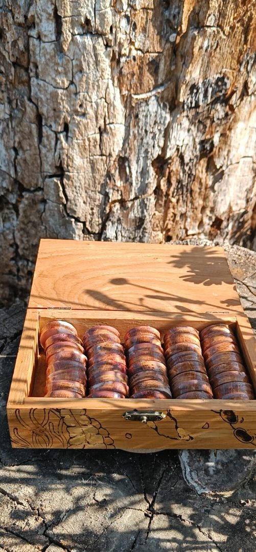 Niymaea-pions-jeu-bois-feerique-artisanale Niymaea pions jeu bois feerique artisanale